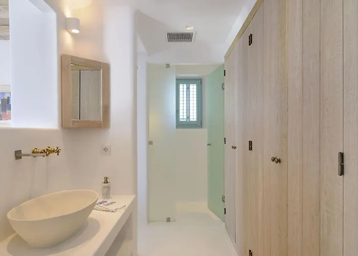 Bluebird Seabird * Mykonos Town